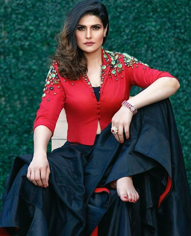 Zareen Khan mobbed by strangers, situation goes out of control